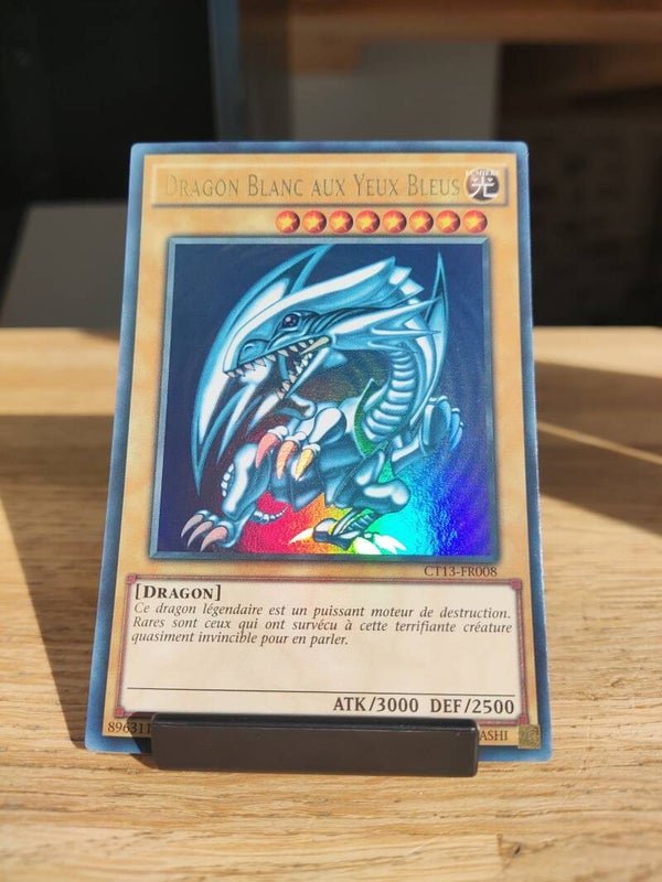 Dragon blanc aux yeux bleus CT13 Ultra rare