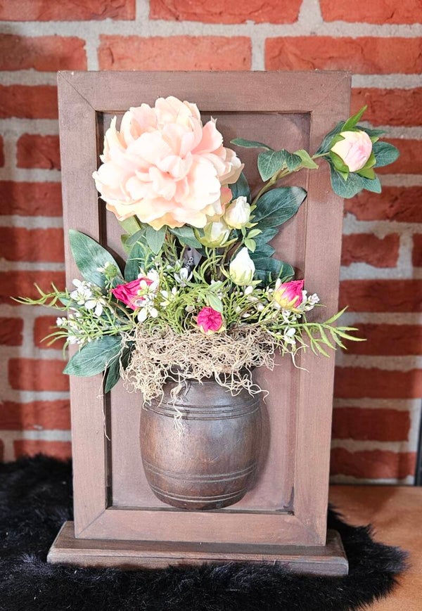 Opgemaakte Houten Paneel met kruik pink