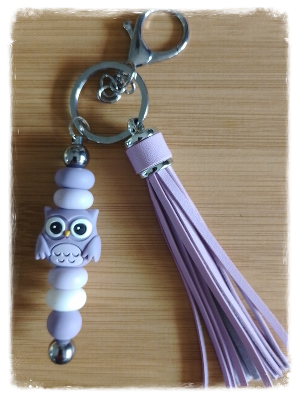 Sleutelhanger uil paars met grote kwast