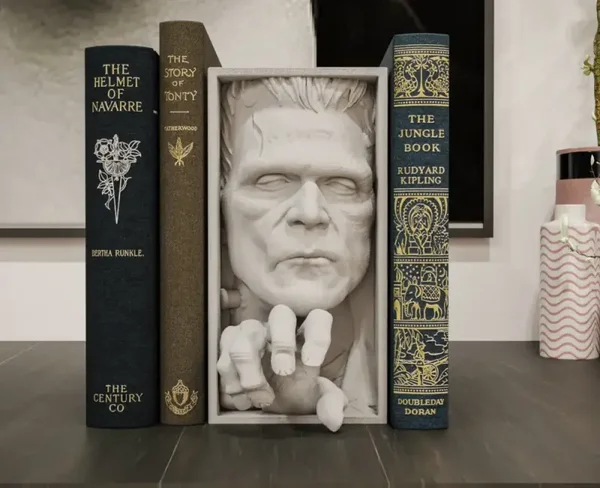 Frankenstein   / Buchstütze und Wandhalterung