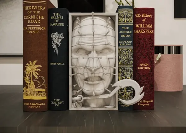 Pinhead/ Buchstütze und Wandhalterung