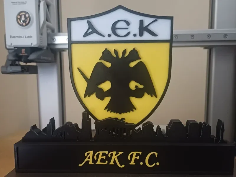 AEK FC mit Skyline von Athen