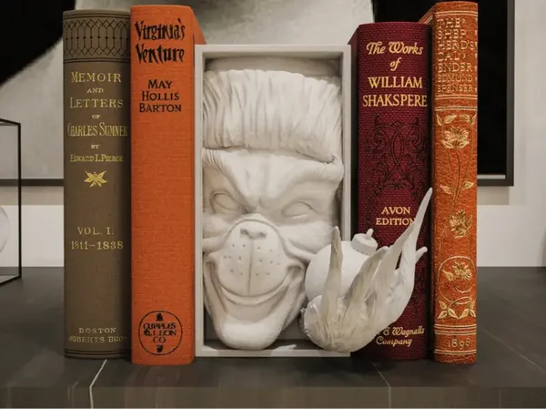 Grinch  / Buchstütze und Wandhalterung