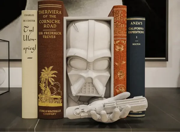 Darth-Vader / Buchstütze und Wandhalterung
