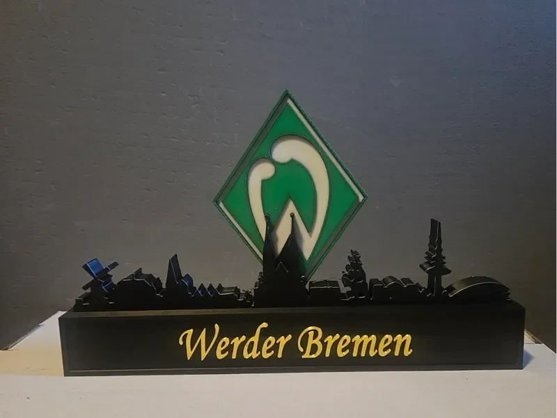 Werder Bremen mit Bremer Skyline