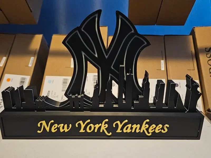 New Yorker Yankees vor der Skyline