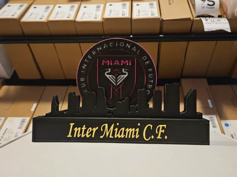 Inter Miami C.F. mit Skyline von Miami