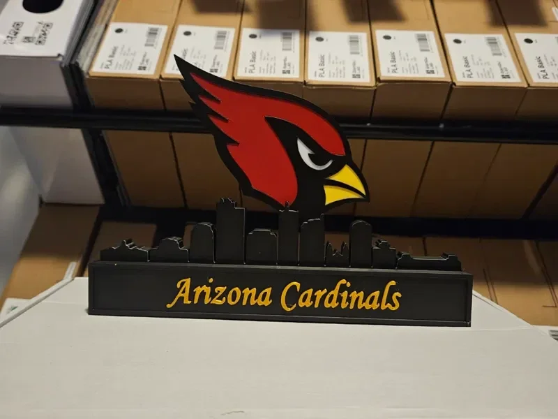 Arizona Cardinals mit Skyline von Arizona NFL
