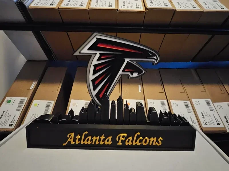 Atlanta Falcons mit der Skyline von Atlanta