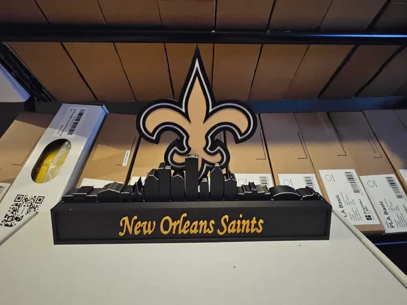 New Orleans Saints mit Skyline von New