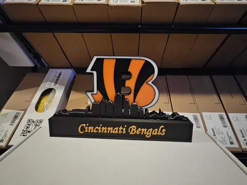 Cincinnati Bengals mit Skyline von Cincinnat