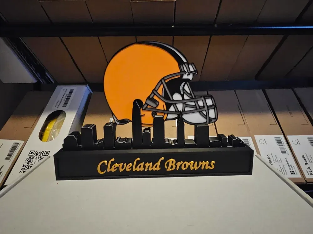 Cleveland Browns mit Skyline von Cleveland NFL
