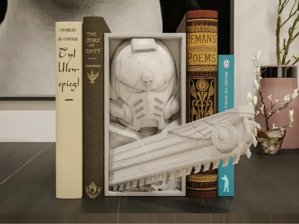 Ultramarines  / Buchstütze und Wandhalterung