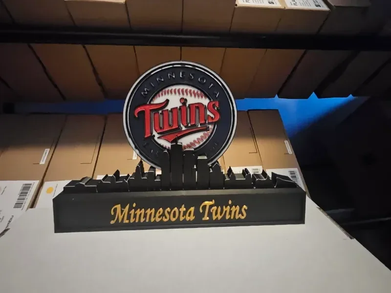 Minnesota Twins mit Skyline von Minnesota M