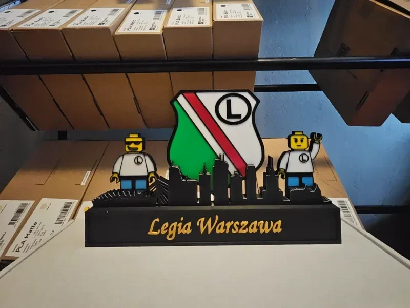 Legia Warschau mit Warschauer Skyline