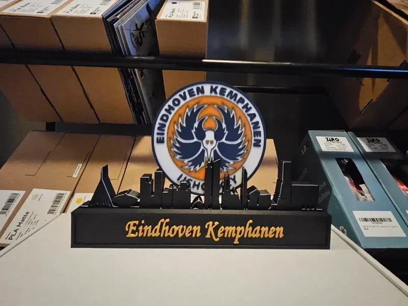 Eindhoven Kemphanen mit Skyline