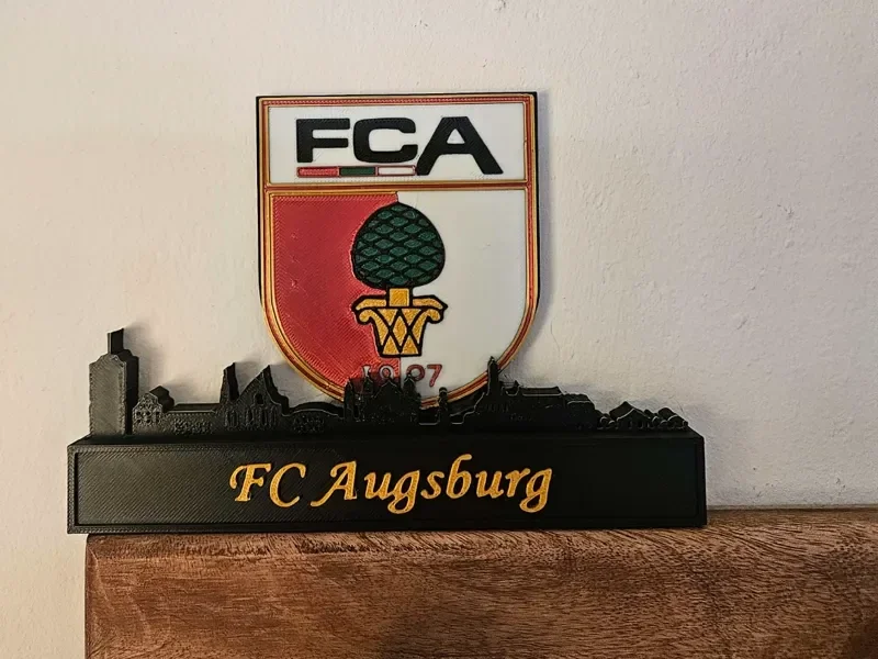 FC Augsburg mit Skyline von Augsburg