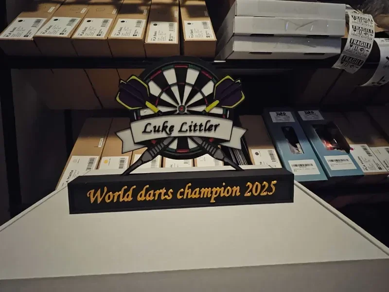 Weltmeister Darts 2025 Luke Littler Trophäe