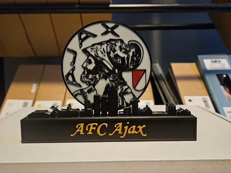 Neues AFC Ajax Logo mit Amsterdamer