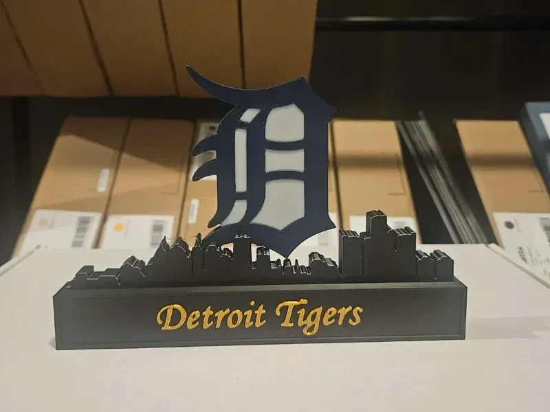 Detroit Tigers vor der Skyline von Detroit MLB
