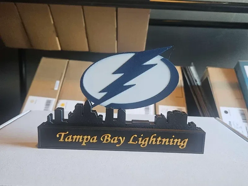 Tampa Bay Lightning mit Skyline von Tampa