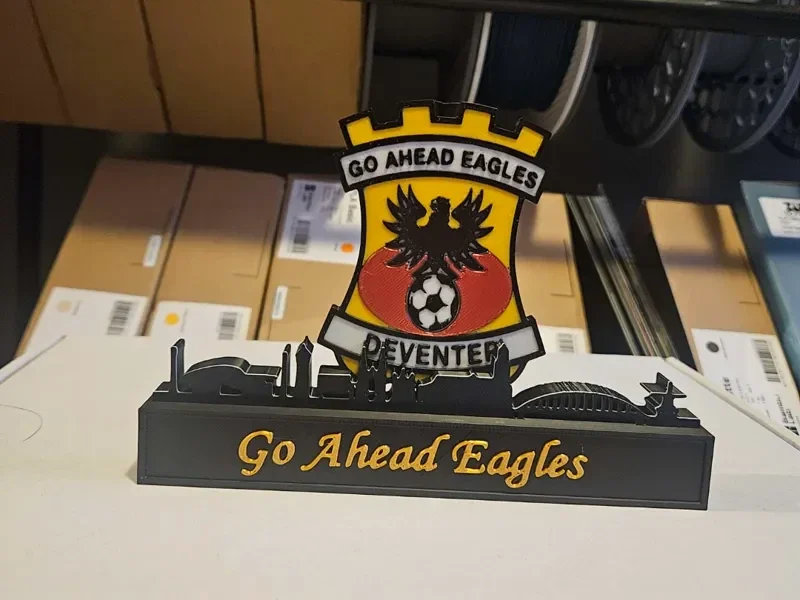 Go Ahead Eagles mit Skyline von Deventer