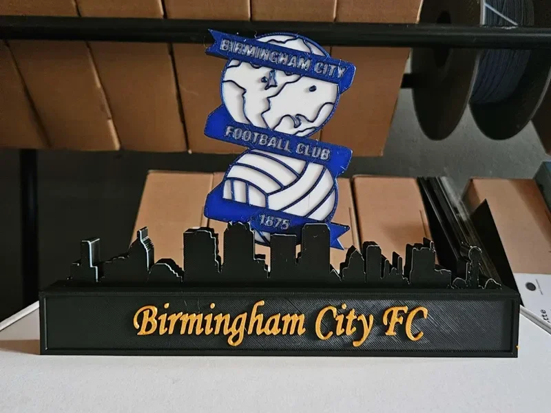 Birmingham City FC mit Skyline von Birming