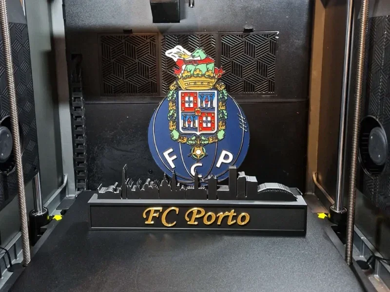 FC Porto mit Skyline von Porto Portugal