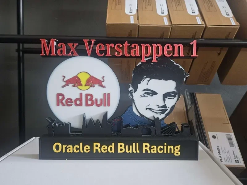 Max Verstappen Red Bull Racing mit Skyline