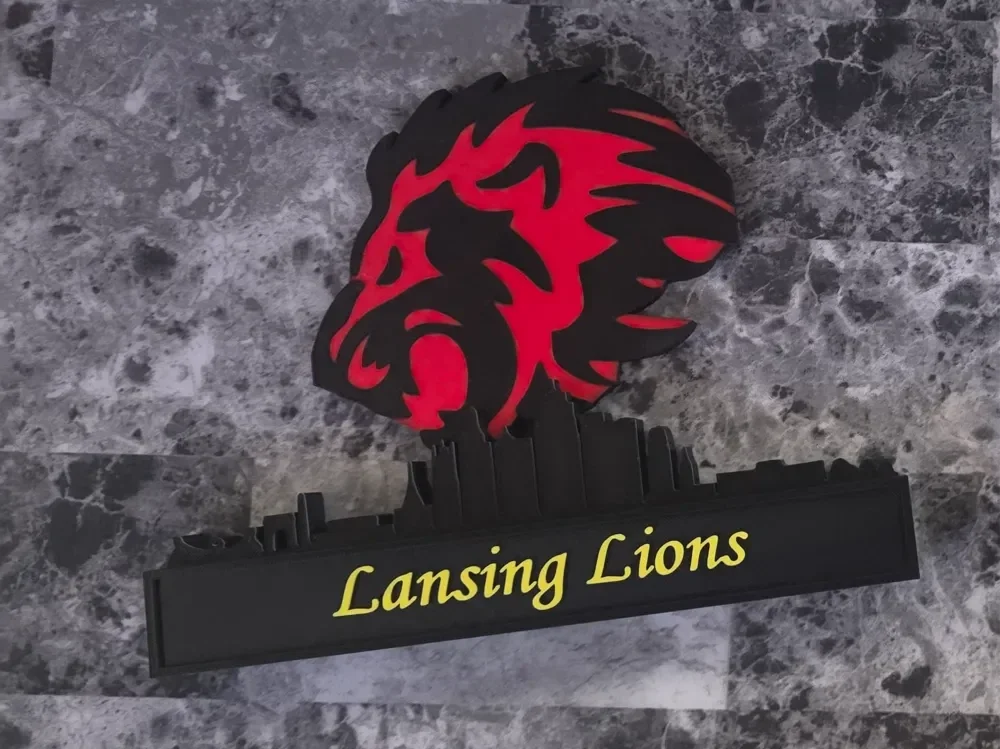 Lansing Lions mit der Skyline von United Kansas