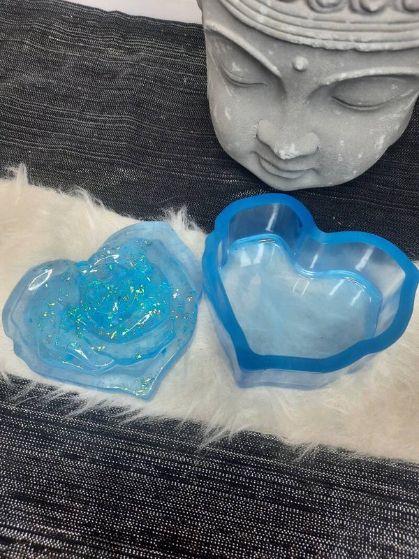 Boite cœur grand modèle bleue translucide à couvercle pailleté holographique