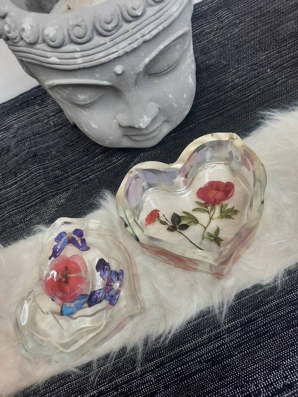 Boite cœur grand modèle à motifs fleurs / papillons
