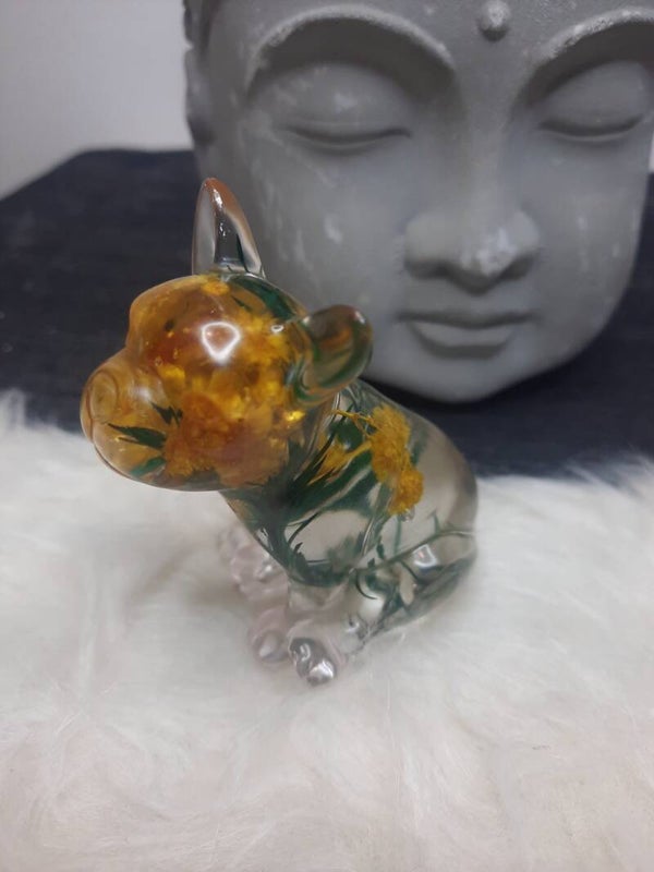 Bouledogue translucide avec incrustation de fleurs jaunes et vertes