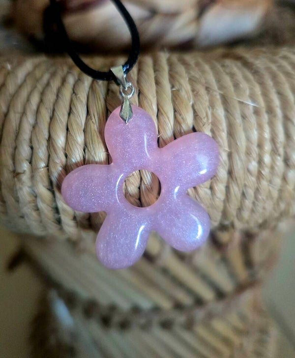 collier fleur rose claire