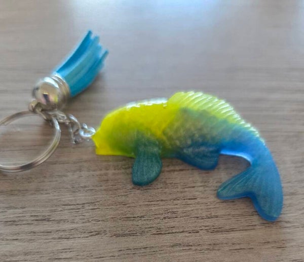 porte clés carpe bleue et jaune