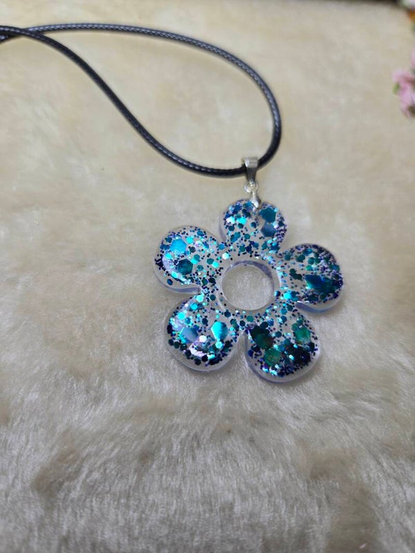 Collier fleur pailleté bleu