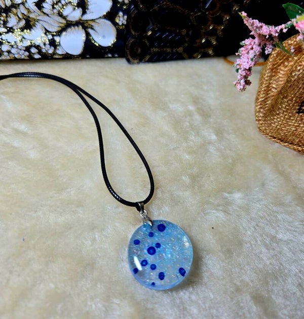 Collier à "bulles" bleues/multicolores