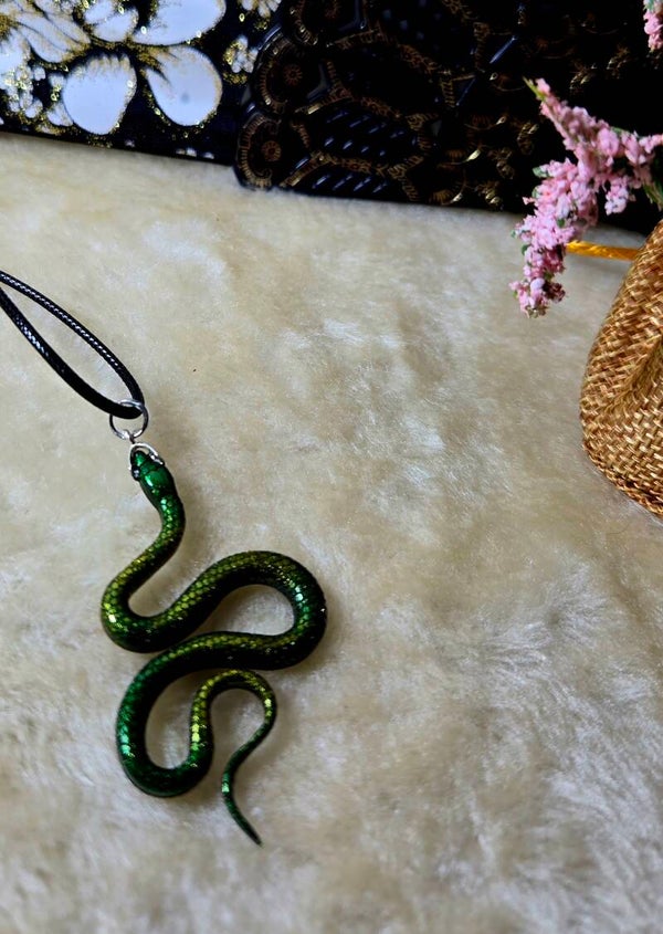Collier serpent vert et jaune