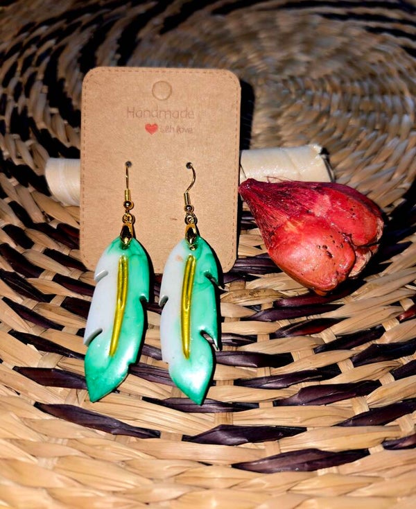 Boucles d'oreilles feuilles vertes/blanches et dorées