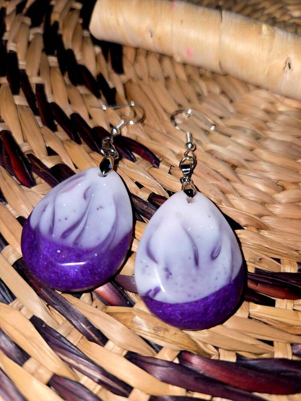 Boucles d’oreilles "flammes" violettes et blanches