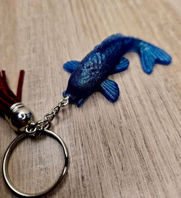 Porte clés carpe koï bleue