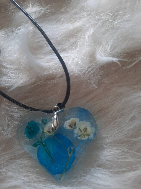 Collier coeur transparent avec effet et décos intégrées