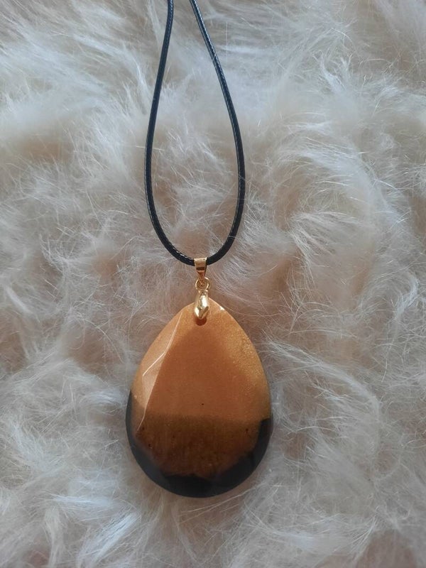 Collier avec pendentif noir / doré