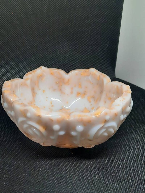coupelle blanche et dorée