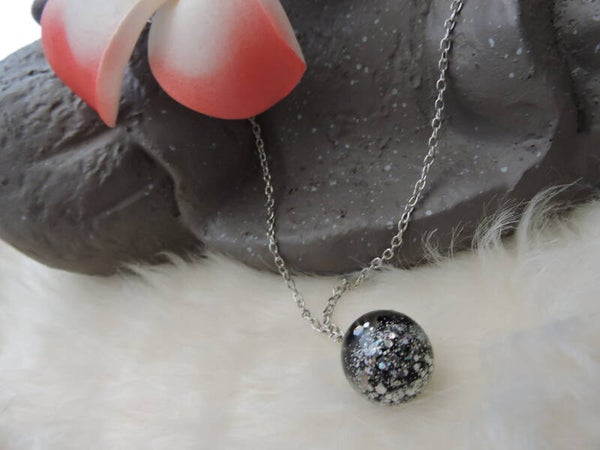 collier transparent/ pailletes incrustées