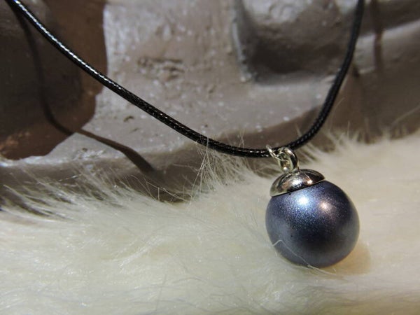 collier boule bleue nacrée