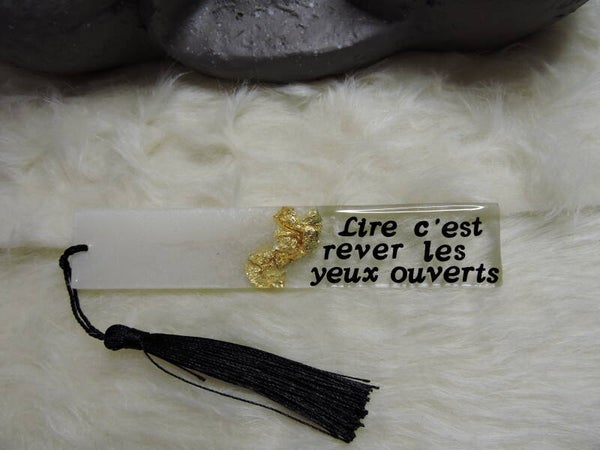marque page blanc, doré et transparent avec citation