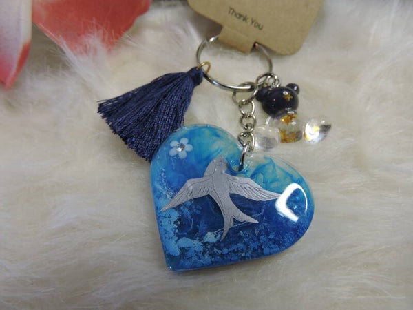 porte clés coeur  bleu avec hirondelle