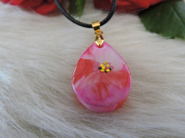 pendentif en forme de goutte rose/ blanc et doré