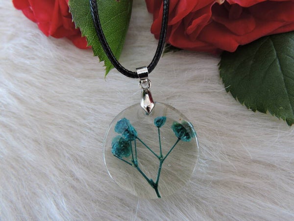 pendentif rond avec fleurs séchées